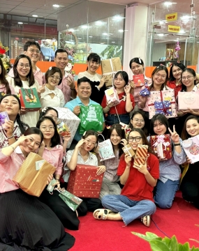 GIÁNG SINH CÙNG ĐỘI NGŨ NHÂN VIÊN ĐÔNG PHƯƠNG