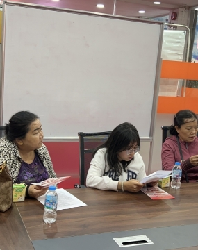 hình ảnh khách đến tư vấn tại đông phương