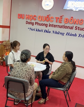 hình ảnh khách đến tư vấn tại đông phương