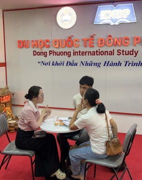 hình ảnh khách đến tư vấn tại đông phương
