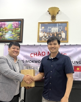 ĐẠI DIỆN TRƯỜNG ĐẠI HỌC MOKWON ĐẾN THĂM 